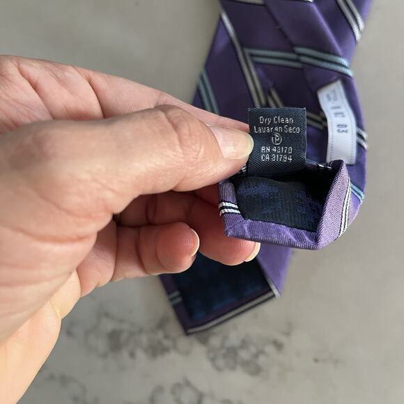 Ryan Seacrest Distinction Purple Necktie stripe 100% Silk elegant, classic, work - Picture 9 of 9